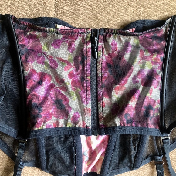 Rare vintage Victoria's Secret Waist Cincher/Garter Belt Size Medium - Picture 8 of 12